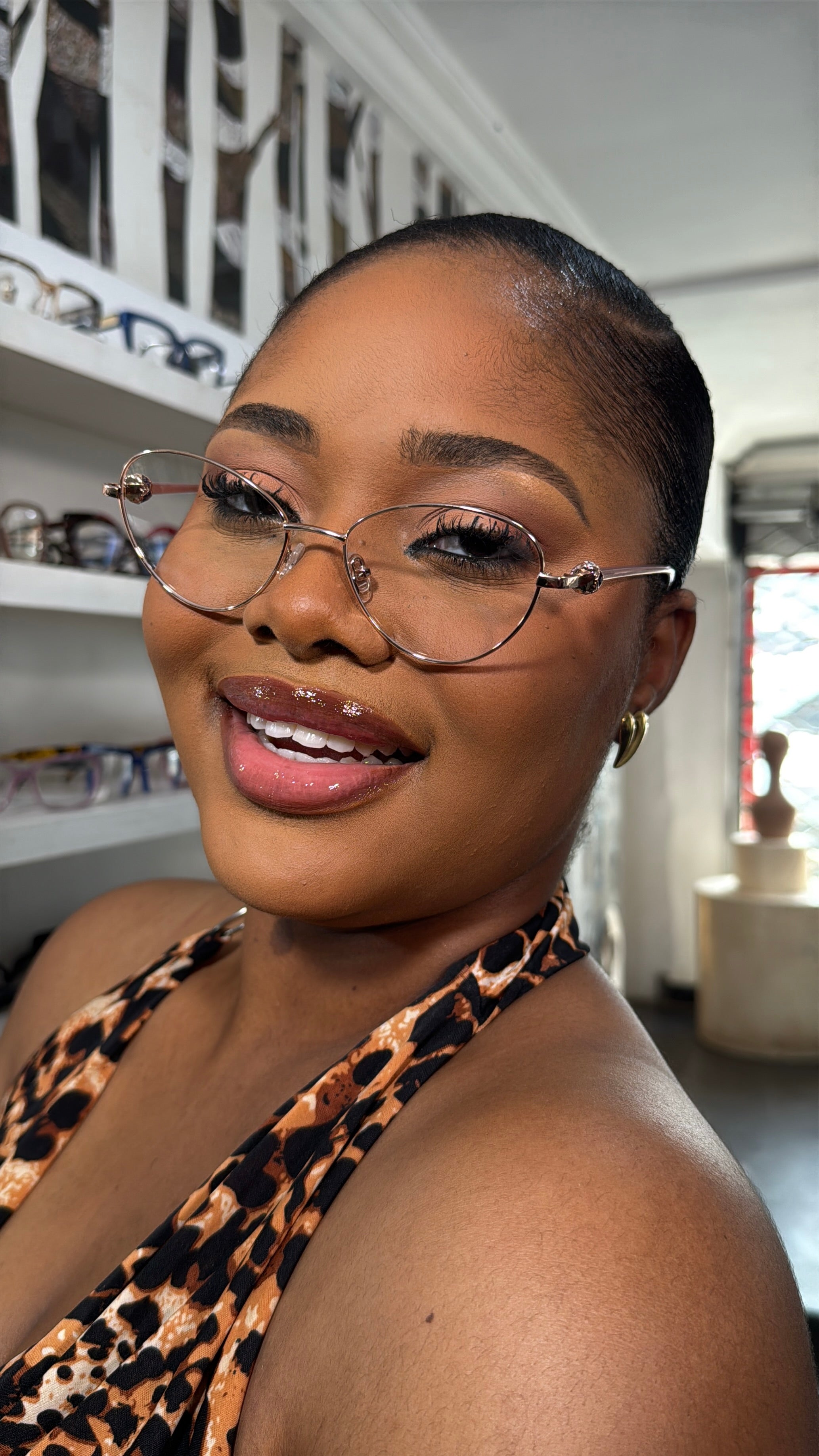 WINNIE FRAMES IN NUDE