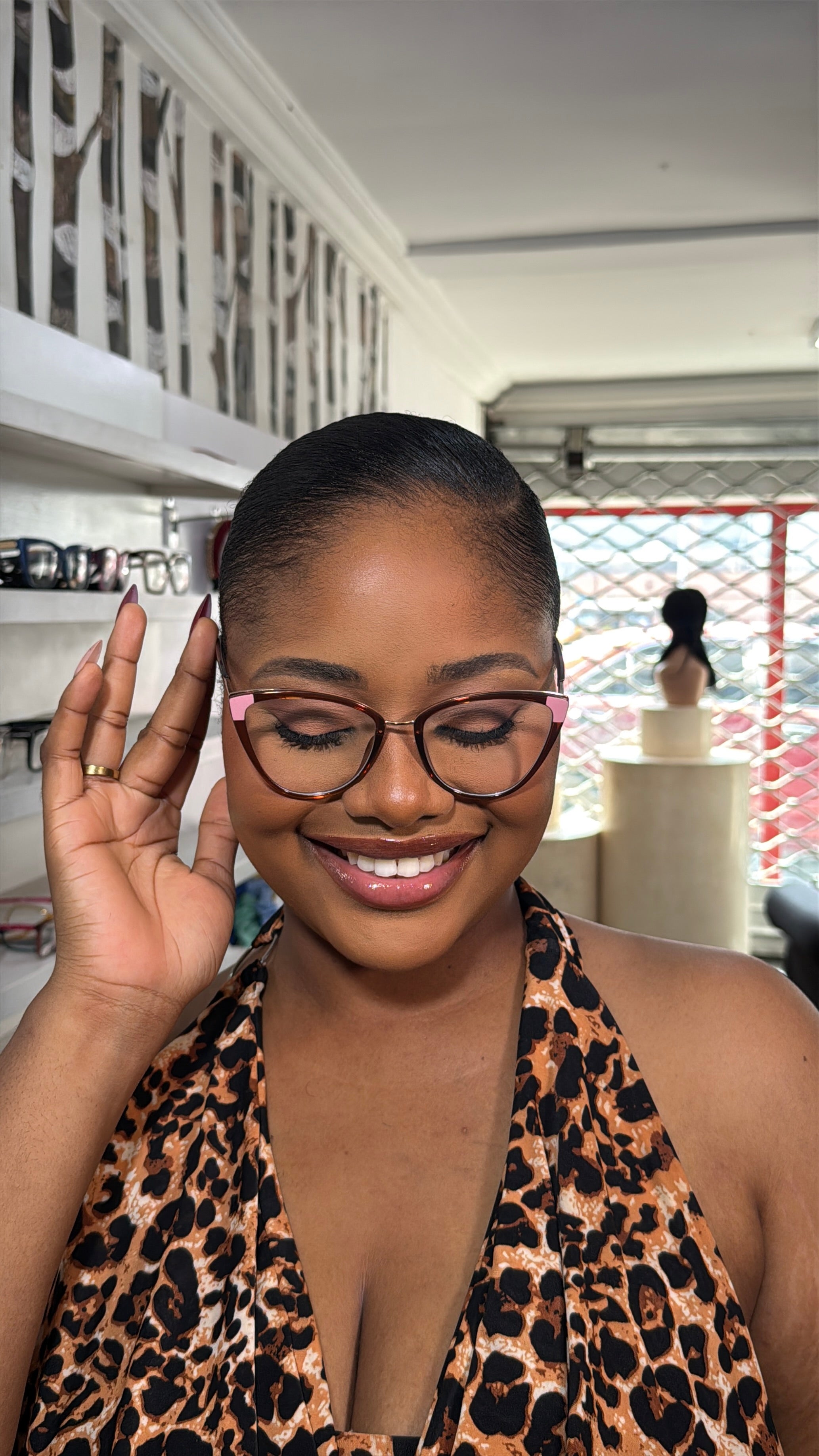NIA IN BROWN