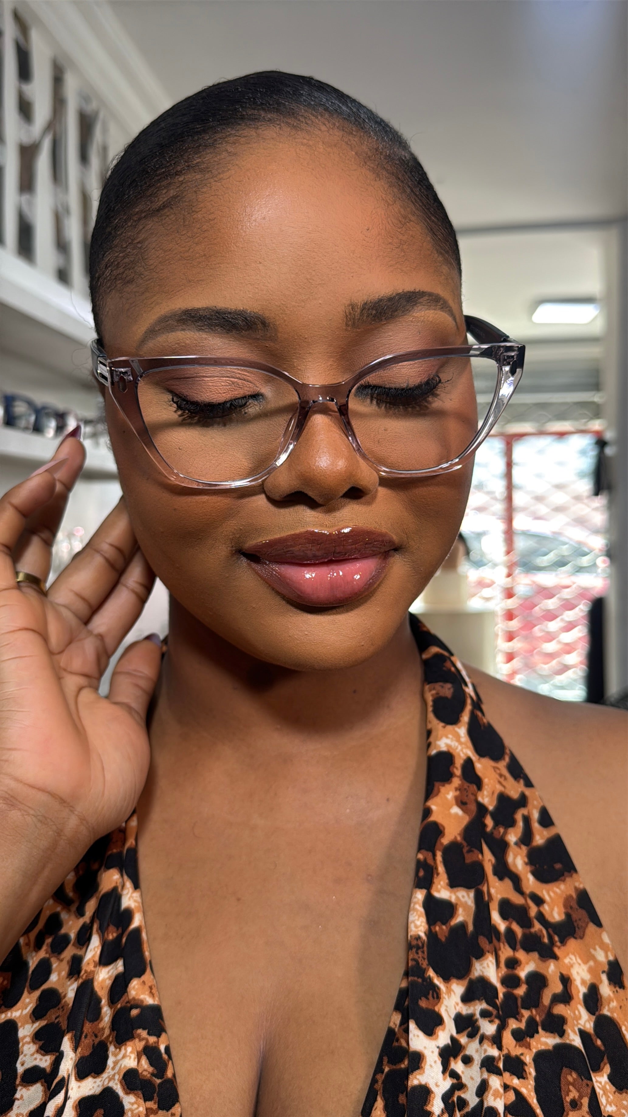 VALERIE FRAMES IN CLEAR